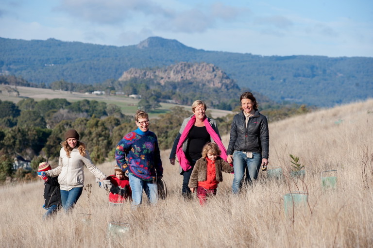 Environment Minister Lisa Neville with members of Upper Campaspe Landcare Network at a Newham Landcare project©Scheltema